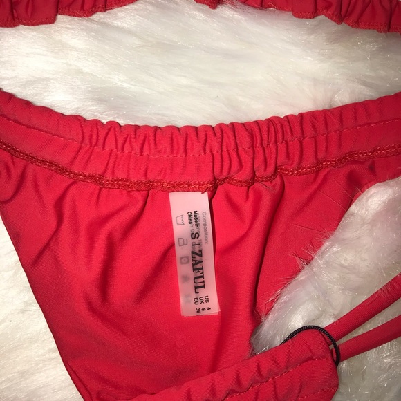 Red bikini - Picture 4 of 4